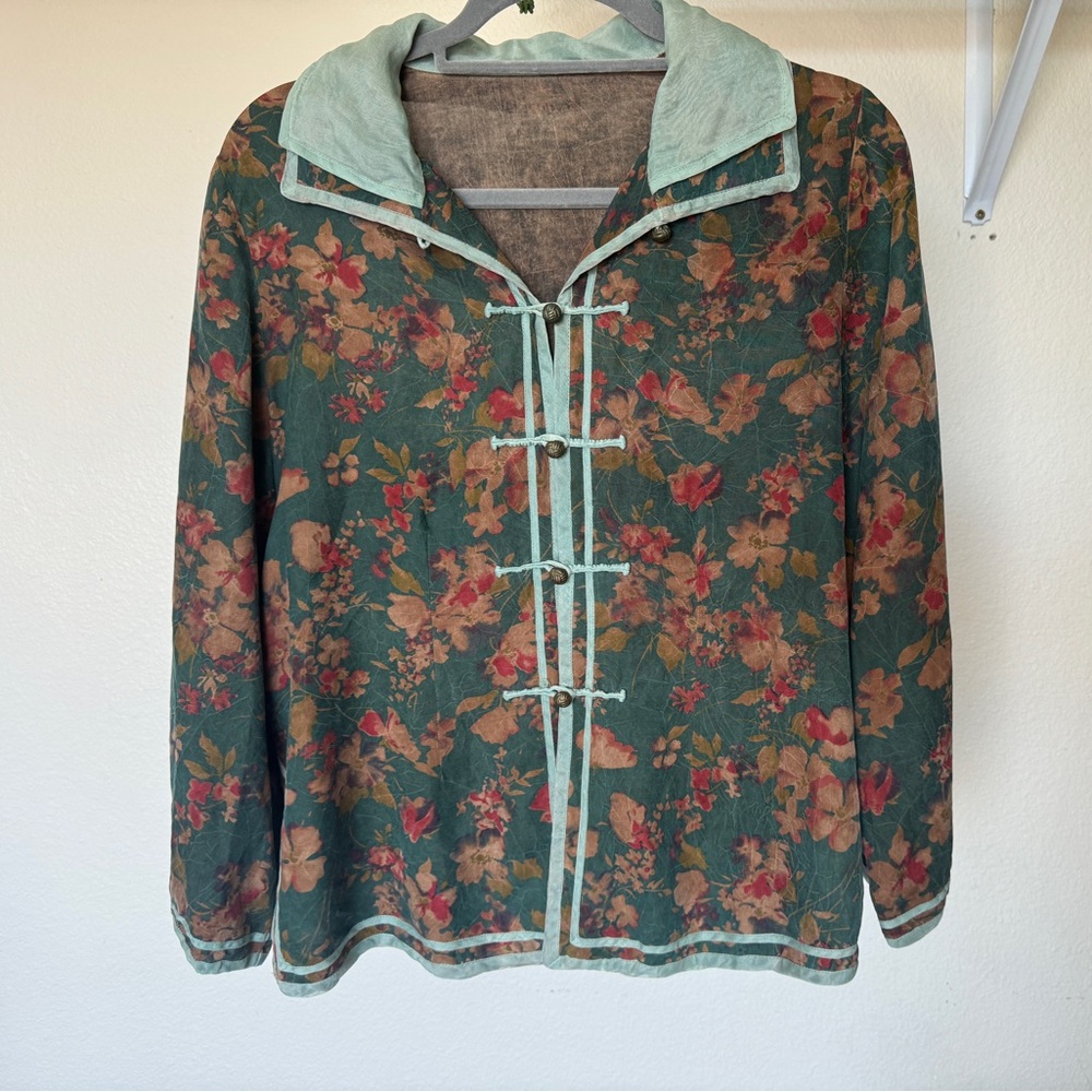 Vintage EARTHERN SILK Women’s Button Up Sz L Green Floral Shirt Metal Buttons